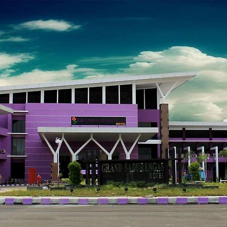 Kyriad Sadurengas Hotel Tanah Grogot Bagian luar foto