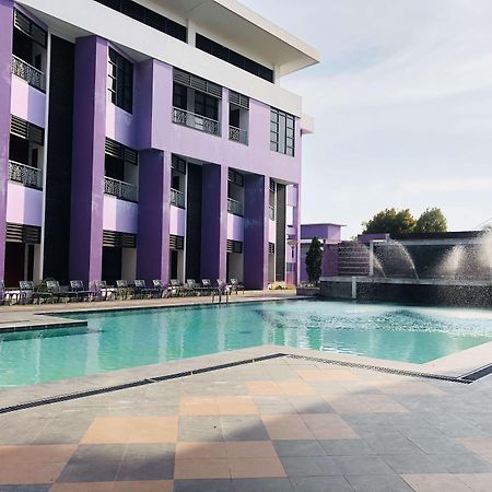 Kyriad Sadurengas Hotel Tanah Grogot Bagian luar foto