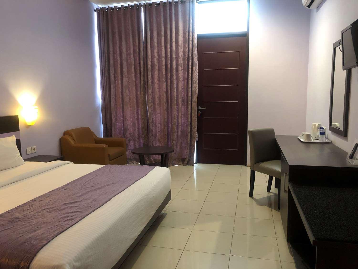 Kyriad Sadurengas Hotel Tanah Grogot Bagian luar foto