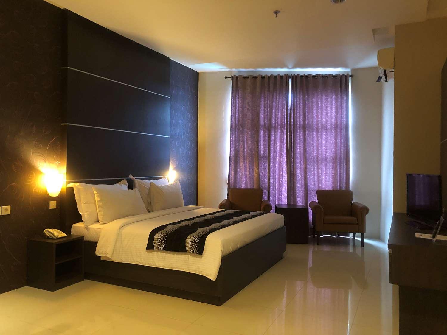 Kyriad Sadurengas Hotel Tanah Grogot Bagian luar foto