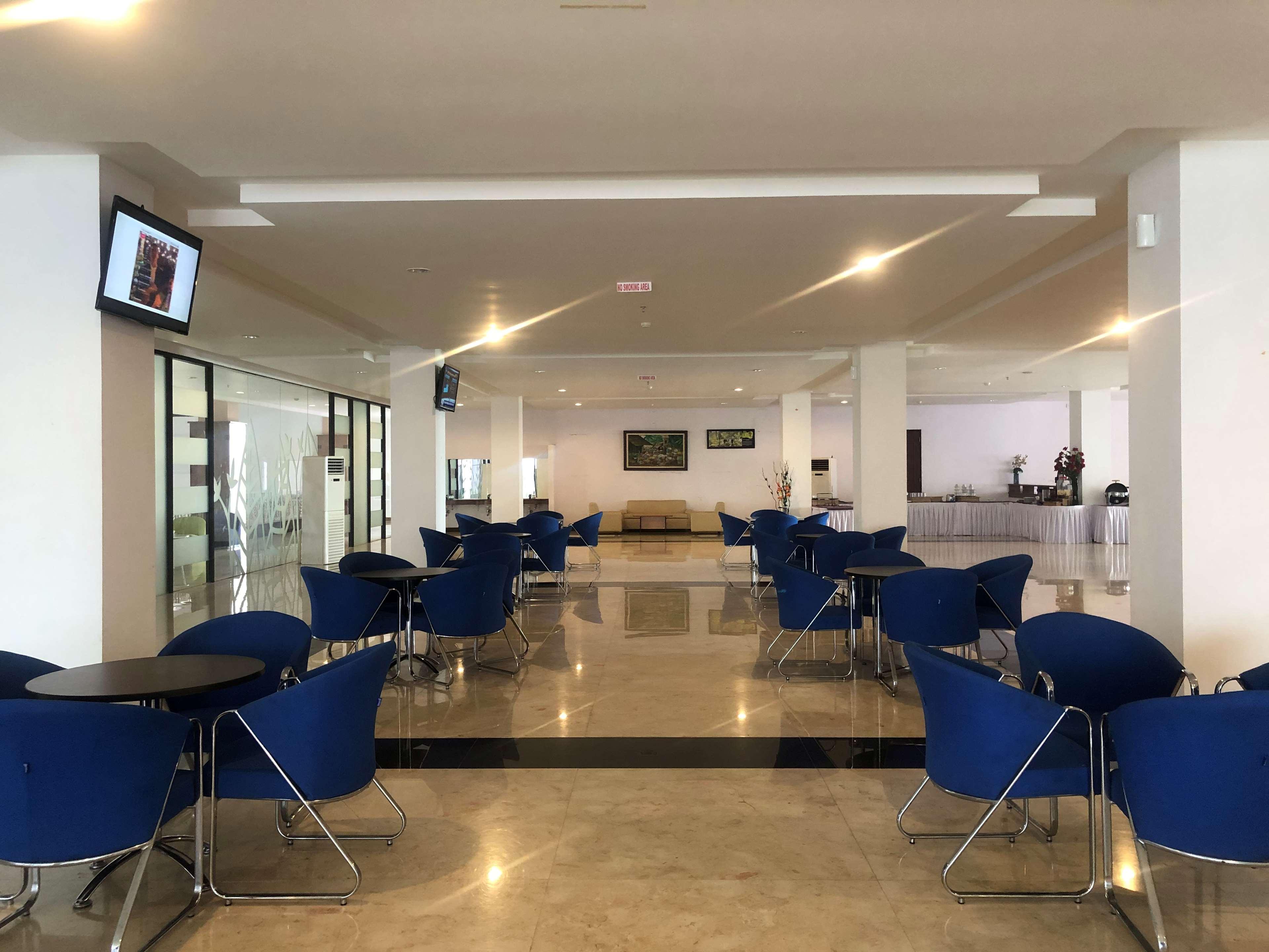 Kyriad Sadurengas Hotel Tanah Grogot Bagian luar foto