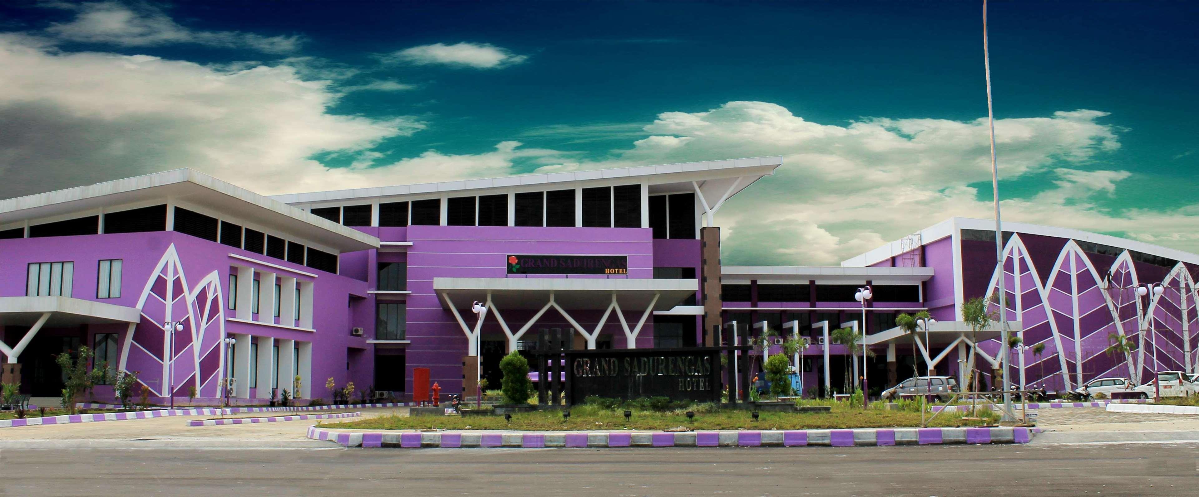 Kyriad Sadurengas Hotel Tanah Grogot Bagian luar foto