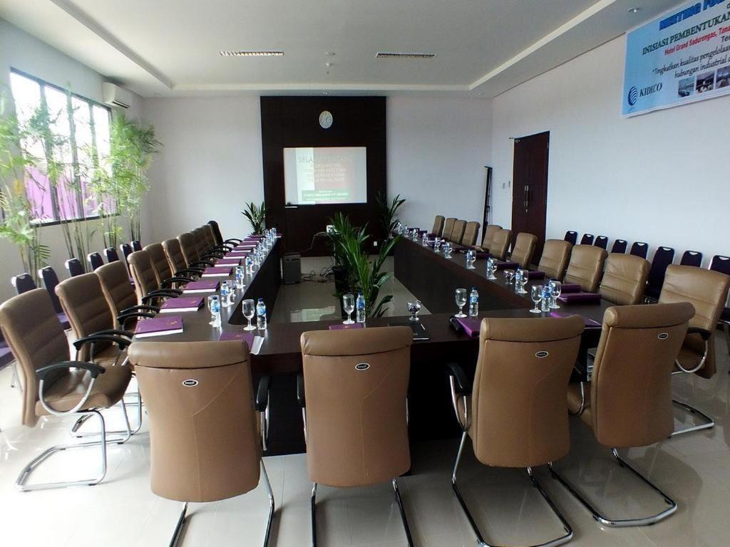 Kyriad Sadurengas Hotel Tanah Grogot Bagian luar foto