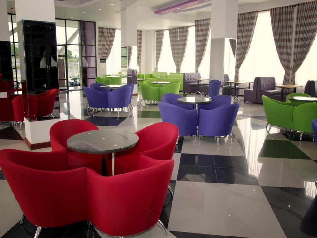 Kyriad Sadurengas Hotel Tanah Grogot Bagian luar foto